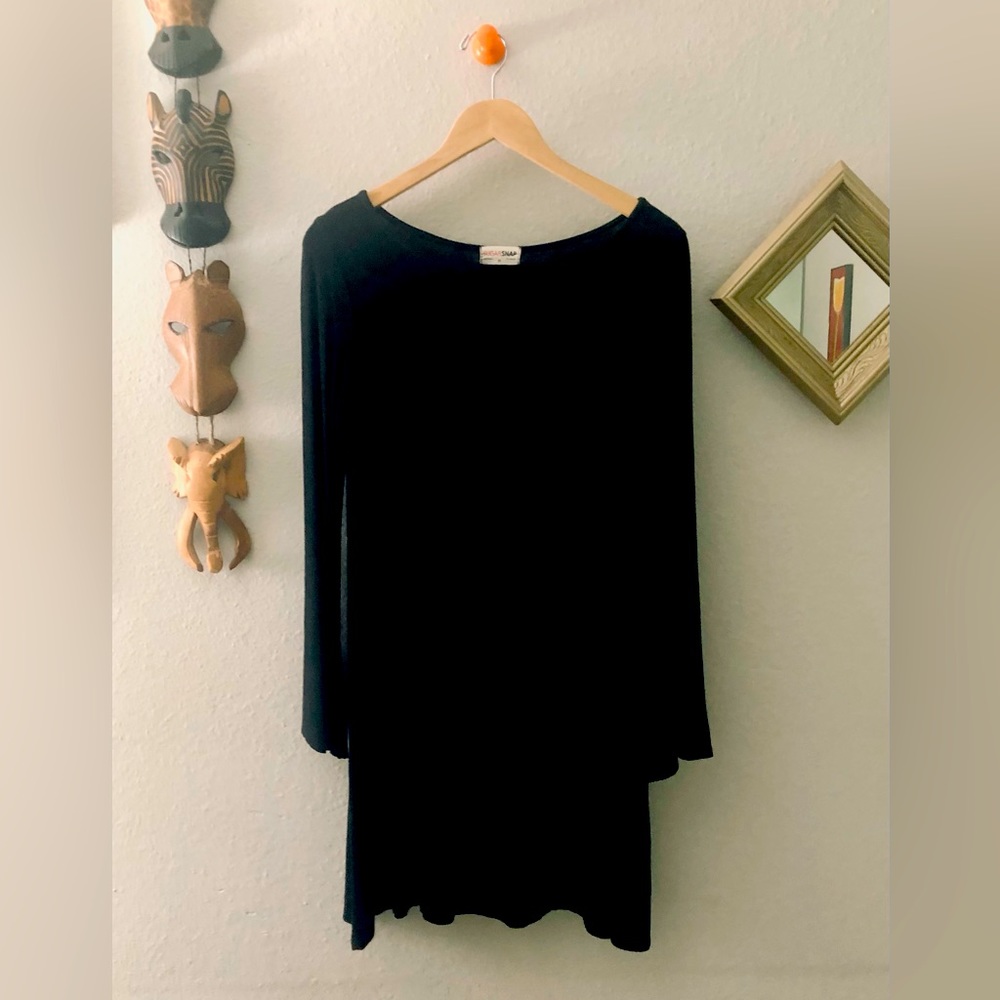 SugarSnap long-sleeved black dress